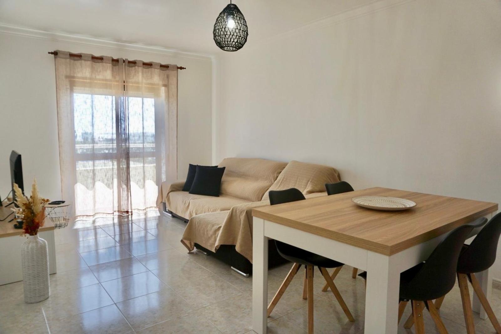 Апартаменты Cozy Alvor Retreat - Sunset Balcony, Wi-Fi & Ac Экстерьер фото